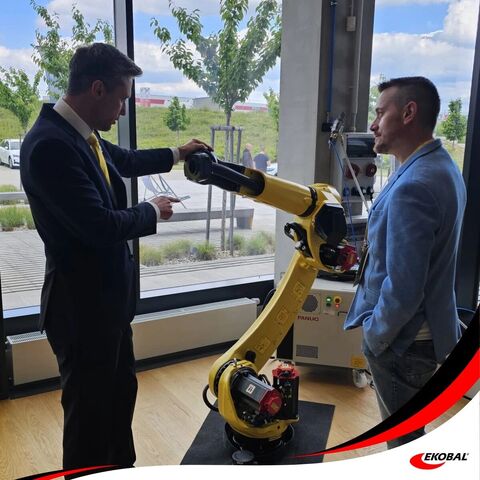 Kdy dává smysl kobot a kdy průmyslový robot?